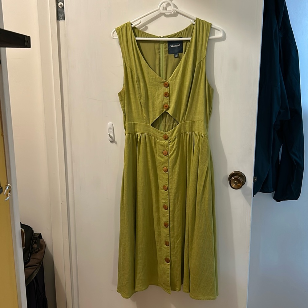 Mod cloth dress with cut out